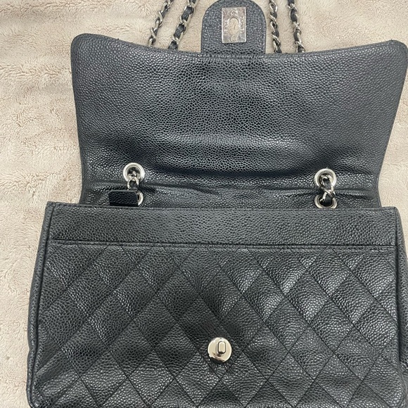Vintage Classic Caviar Chanel bag 2005-2006 authentic med size. - Picture 4 of 9